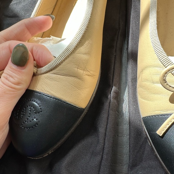 Chanel nude/black cap toe ballerinas 37.5 C - Picture 15 of 15